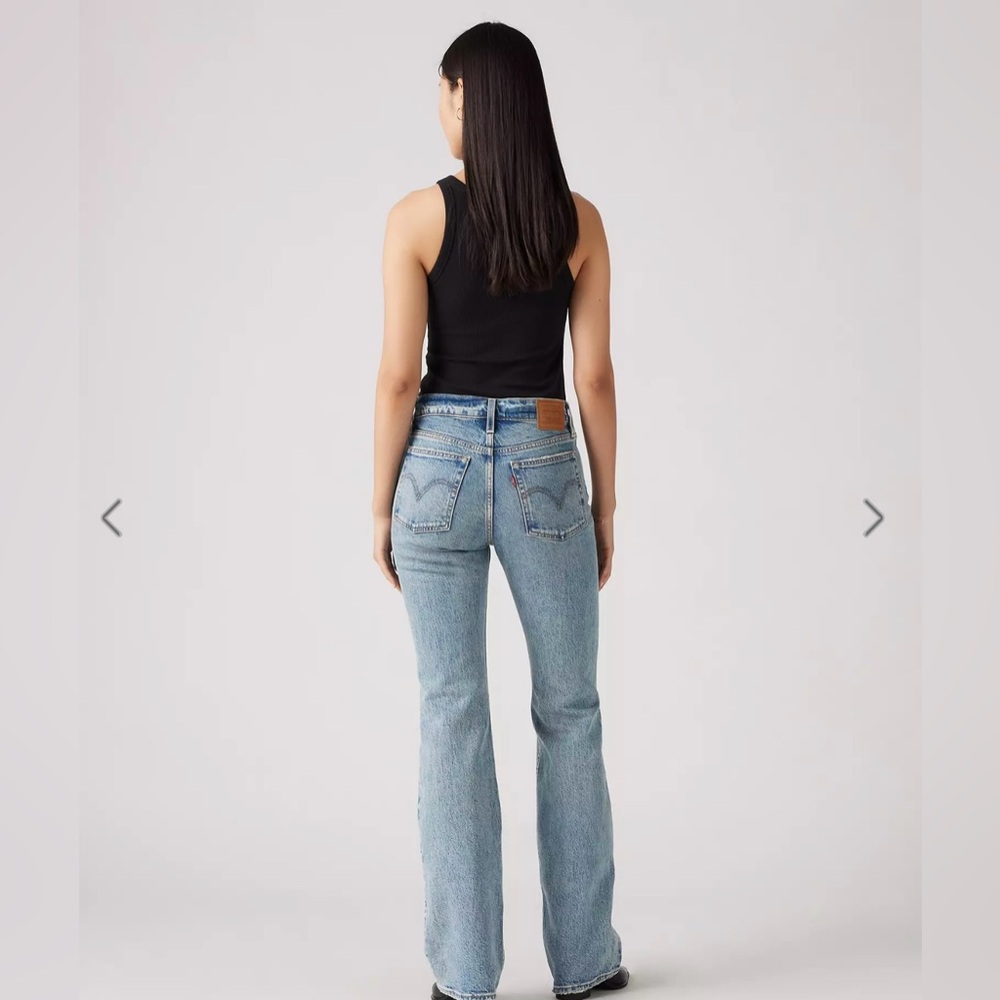 WEDGIE BOOTCUT WOMEN'S JEANS
Medium wash








18 - Picture 3 of 9